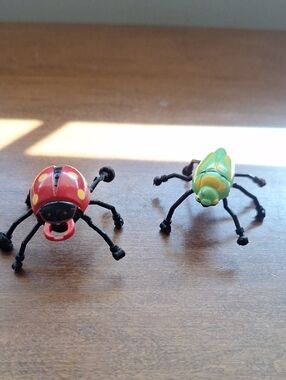 Crawl Down The Wall Beetle Toys - Red and Green - Pack of 2, Vintage